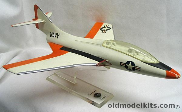 Topping Grumman Cougar F9F-8T - Two Seat Trainer - (F9F8T) plastic model kit
